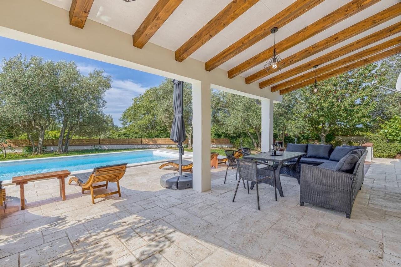 Villa Agatta With Private Pool Smoljanci Luaran gambar