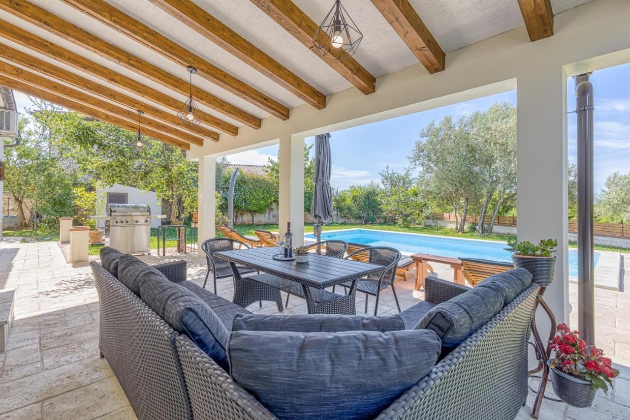 Villa Agatta With Private Pool Smoljanci Luaran gambar