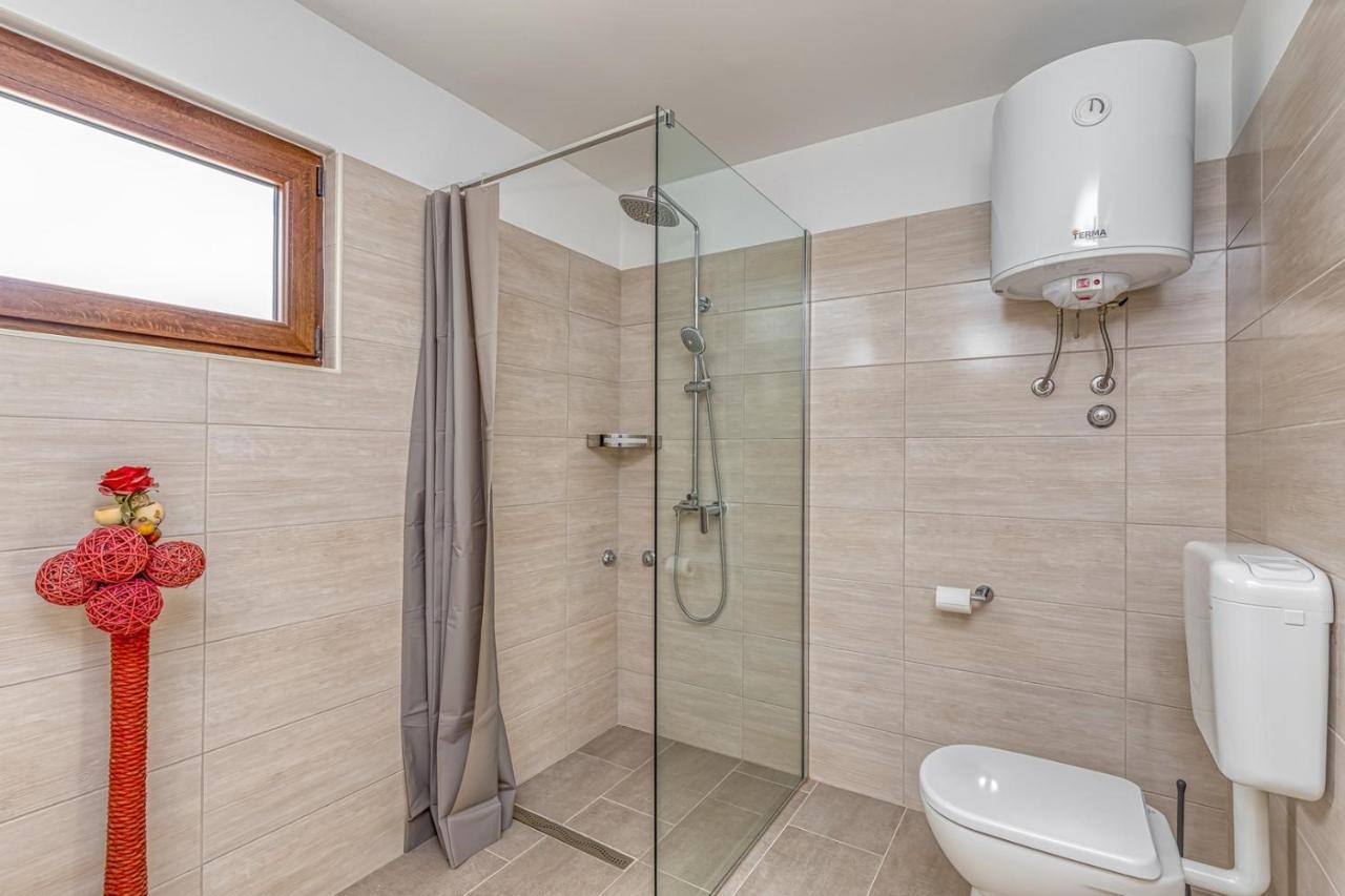 Villa Agatta With Private Pool Smoljanci Luaran gambar